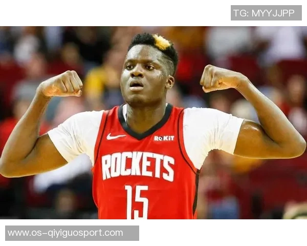 克林特卡佩拉：从新秀到明星中锋的成长之路与篮球智慧分享